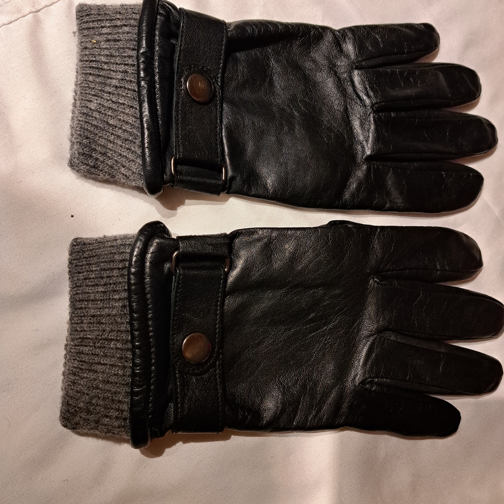 Men's Black Leather Gloves with Gray Cuffs